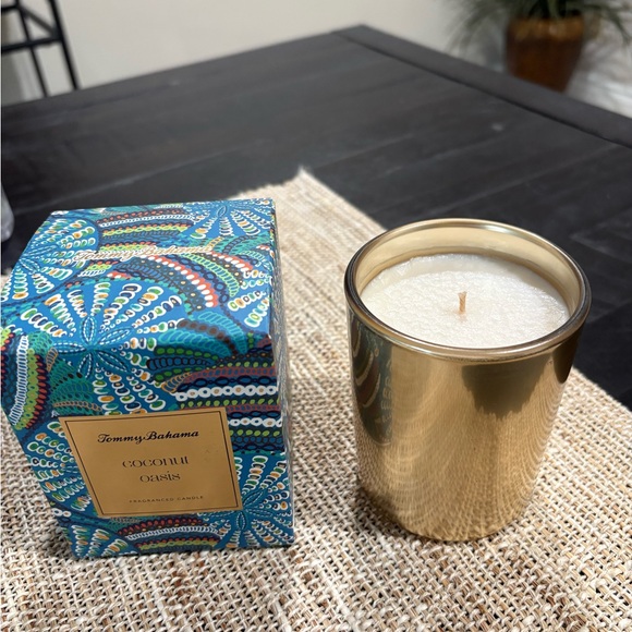 Tommy Bahama Coconut Oasis Candle - Picture 3 of 4